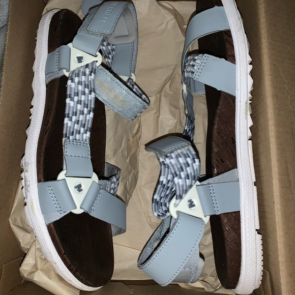 Sandel’s - Picture 2 of 3